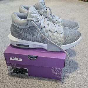 Lebron Witness VIII TB gray Size 8